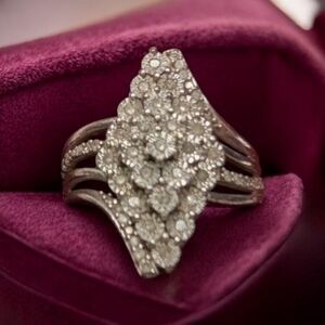 Genuine Diamond Cluster Cocktail Ring SZ 7 Set In Sterling Silver